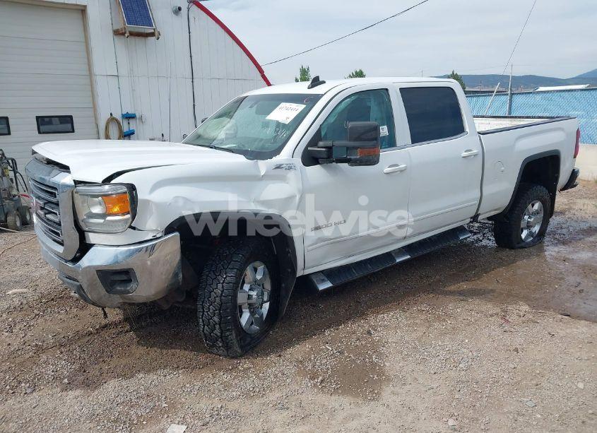 Photo 2 of 2018 Gmc Sierra 2500HD SLE (VIN 1GT12SEG5JF253443)