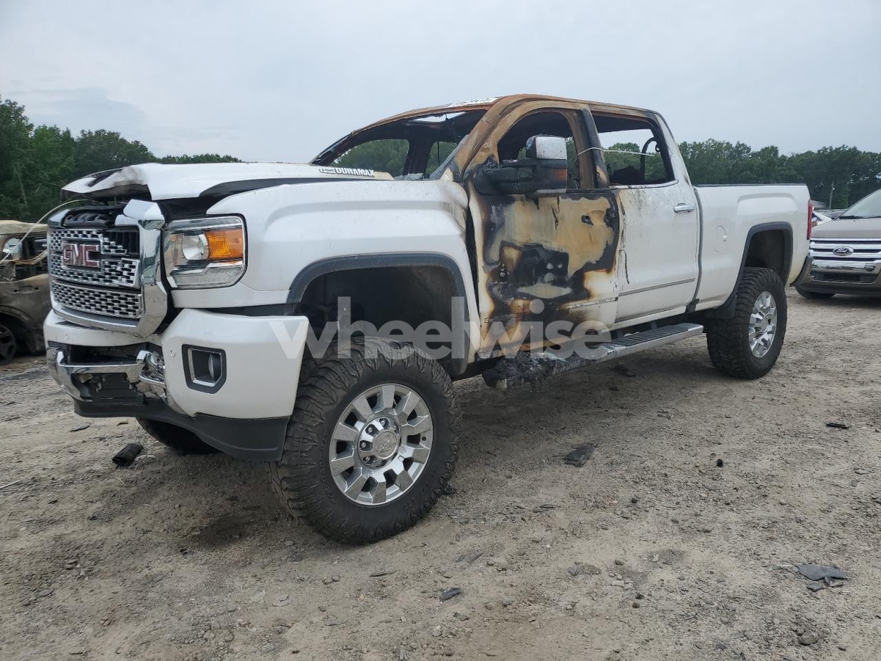2019 GMC SIERRA K2500 DENALI (VIN 1GT12SEYXKF251312) main photo