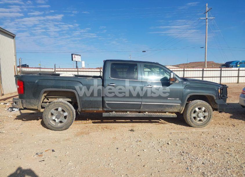 Photo 13 of 2018 Gmc Sierra 2500HD SLT (VIN 1GT12TEG7JF255622)