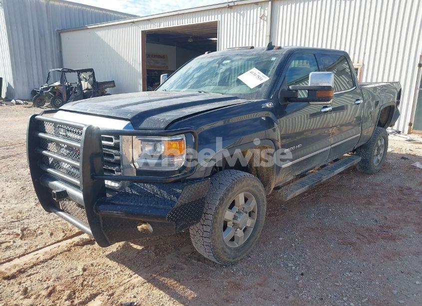Photo 2 of 2018 Gmc Sierra 2500HD SLT (VIN 1GT12TEG7JF255622)