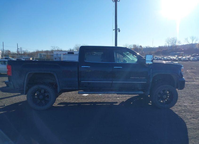 Photo 13 of 2016 Gmc Sierra 2500HD DENALI (VIN 1GT12UE80GF252617)