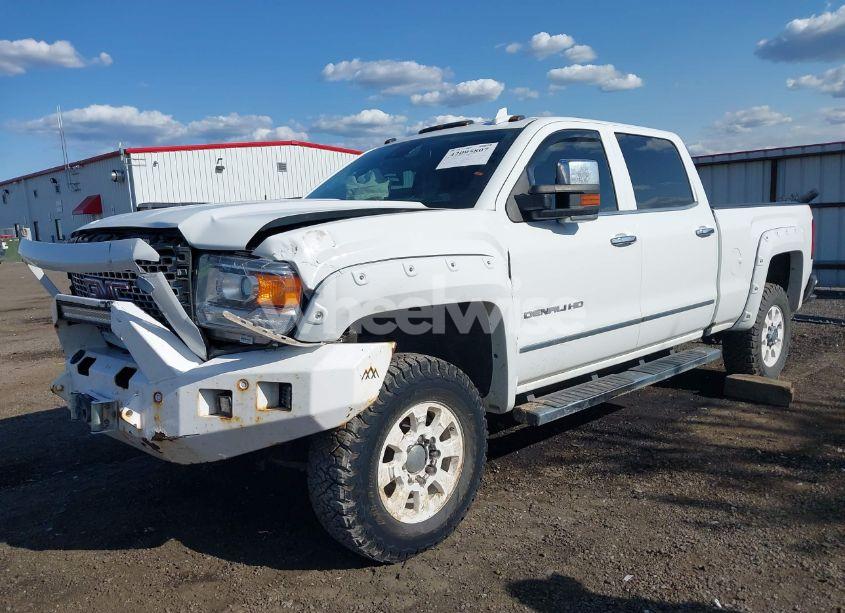 Photo 2 of 2016 Gmc Sierra 2500HD DENALI (VIN 1GT12UE86GF224885)