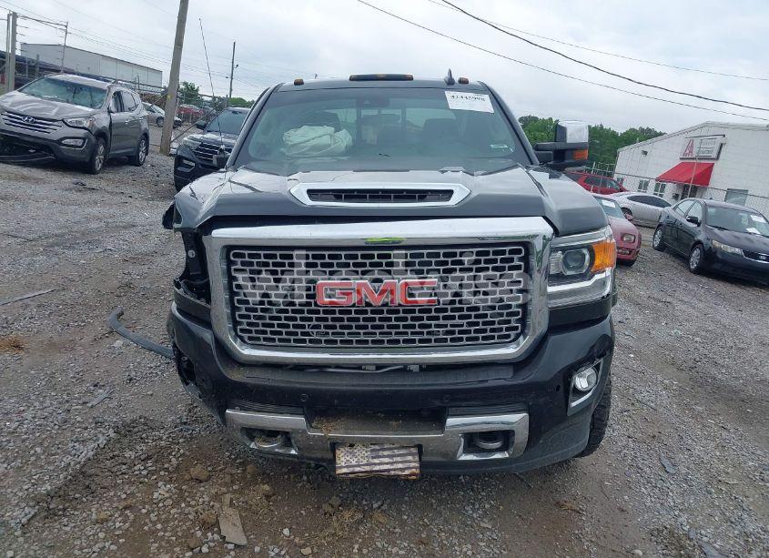 Photo 13 of 2017 Gmc Sierra 2500HD DENALI (VIN 1GT12UEY1HF108821)