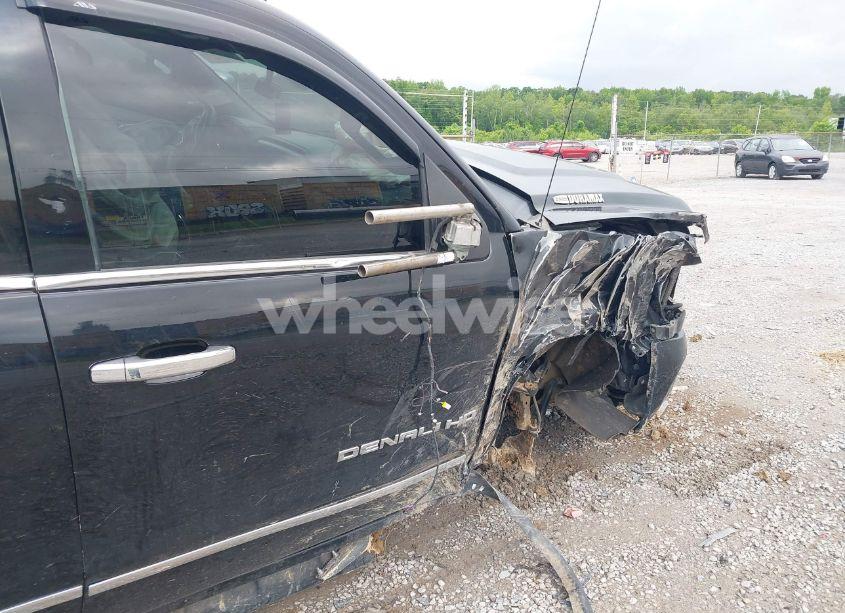 Photo 19 of 2017 Gmc Sierra 2500HD DENALI (VIN 1GT12UEY1HF108821)