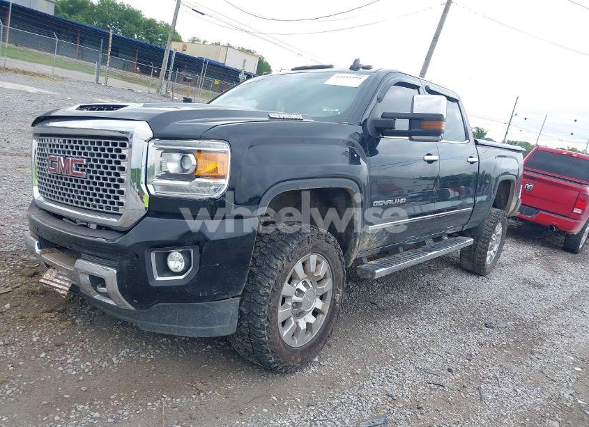 Photo 2 of 2017 Gmc Sierra 2500HD DENALI (VIN 1GT12UEY1HF108821)