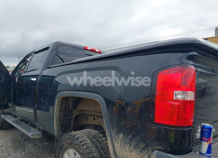 Photo 22 of 2017 Gmc Sierra 2500HD DENALI (VIN 1GT12UEY1HF108821)