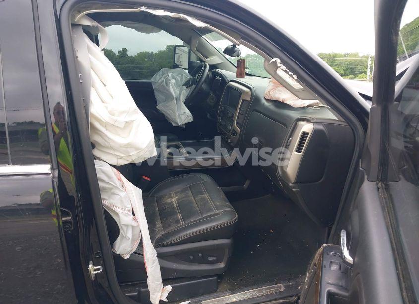 Photo 5 of 2017 Gmc Sierra 2500HD DENALI (VIN 1GT12UEY1HF108821)