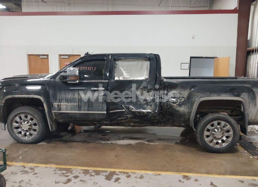 Photo 14 of 2017 Gmc Sierra 2500HD DENALI (VIN 1GT12UEY1HF212175)