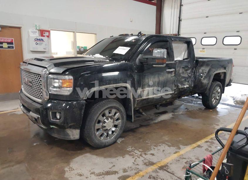 Photo 2 of 2017 Gmc Sierra 2500HD DENALI (VIN 1GT12UEY1HF212175)