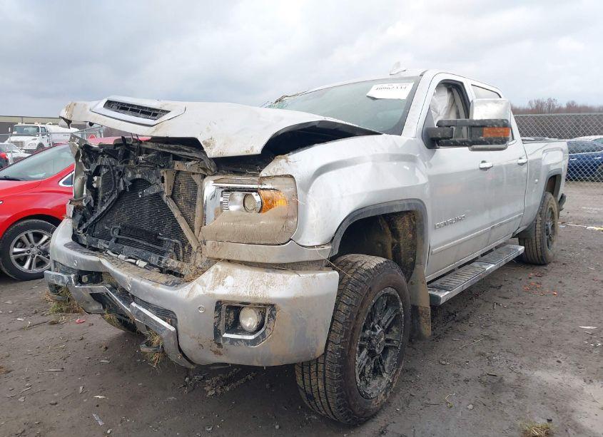 Photo 2 of 2018 Gmc Sierra 2500HD DENALI (VIN 1GT12UEY2JF118277)
