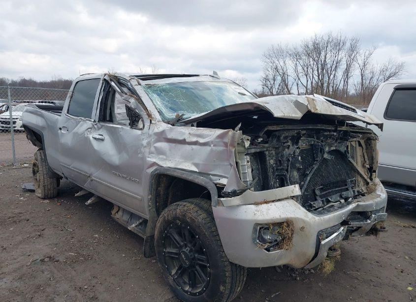 Photo 6 of 2018 Gmc Sierra 2500HD DENALI (VIN 1GT12UEY2JF118277)