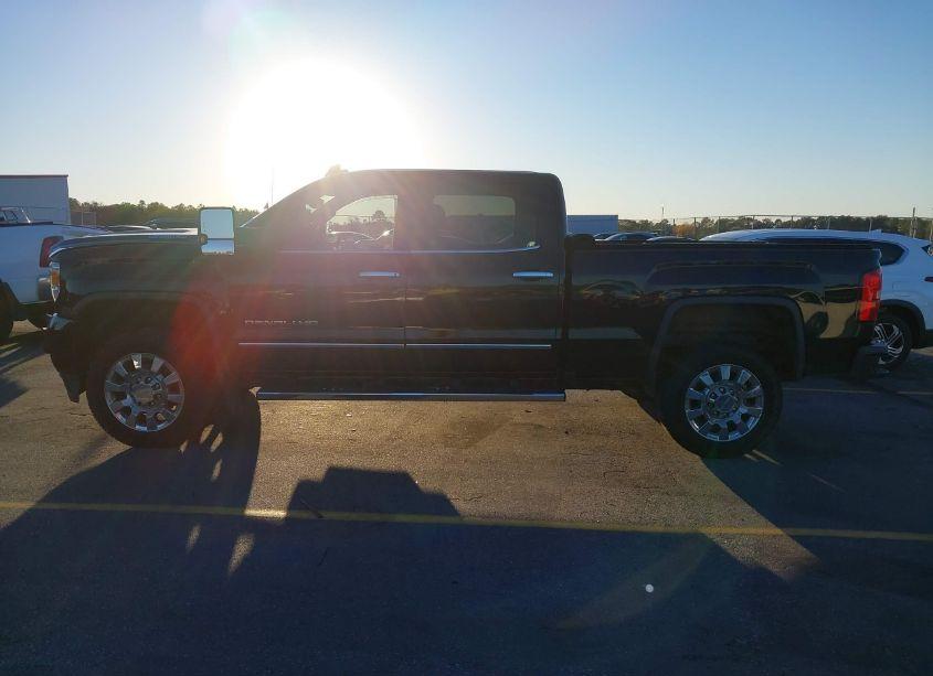 Photo 14 of 2018 Gmc Sierra 2500HD DENALI (VIN 1GT12UEY2JF164076)
