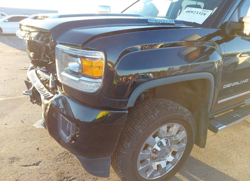 Photo 18 of 2018 Gmc Sierra 2500HD DENALI (VIN 1GT12UEY2JF164076)