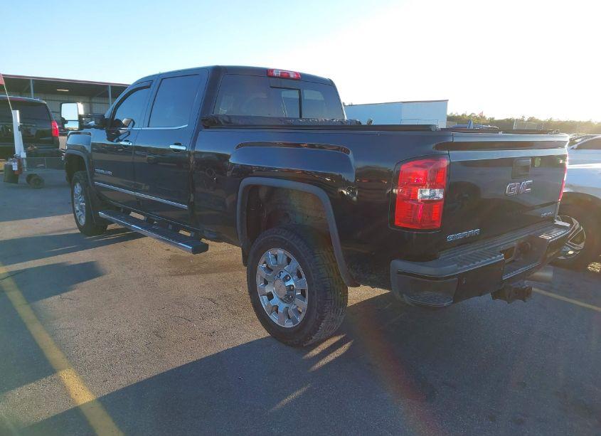 Photo 3 of 2018 Gmc Sierra 2500HD DENALI (VIN 1GT12UEY2JF164076)