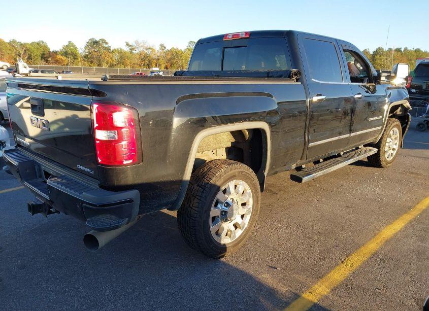 Photo 4 of 2018 Gmc Sierra 2500HD DENALI (VIN 1GT12UEY2JF164076)