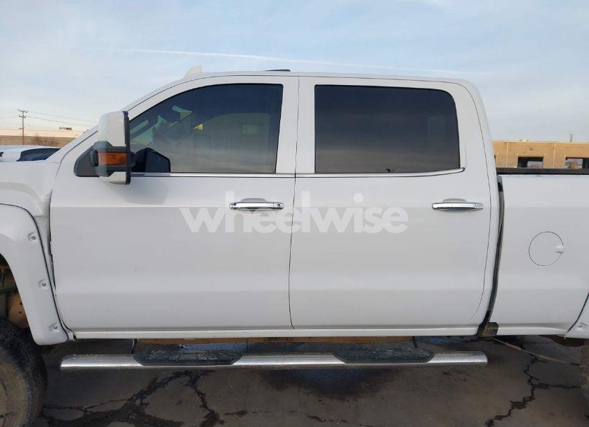 Photo 15 of 2017 Gmc Sierra 2500HD DENALI (VIN 1GT12UEY6HF224533)
