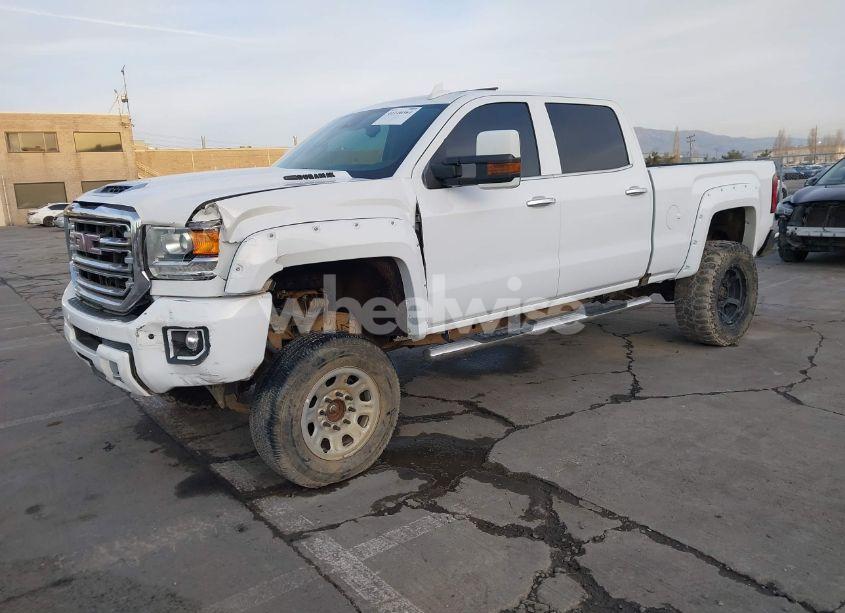 Photo 2 of 2017 Gmc Sierra 2500HD DENALI (VIN 1GT12UEY6HF224533)