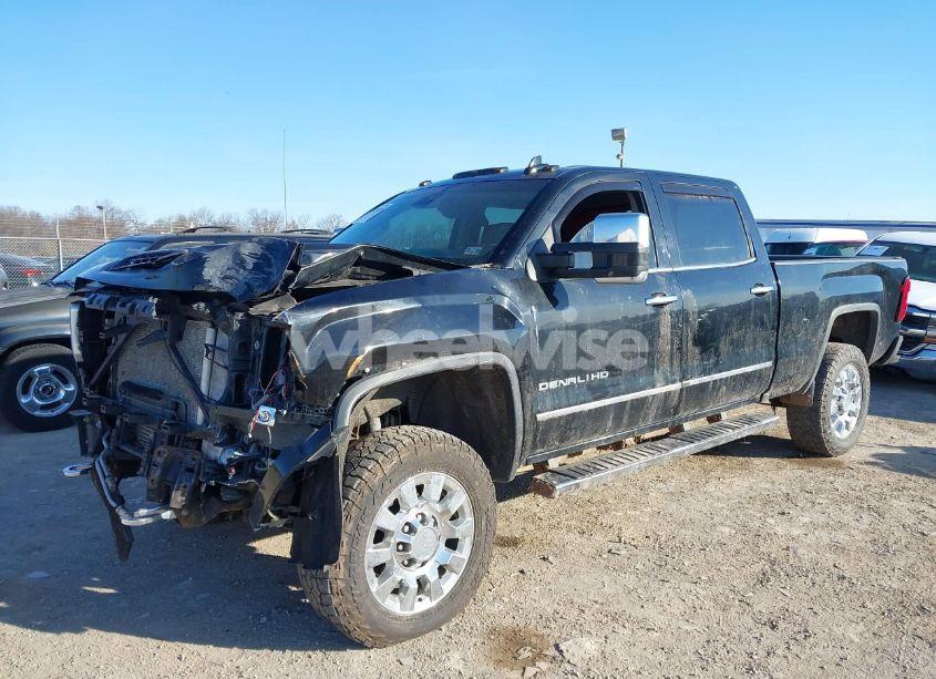 Photo 2 of 2018 Gmc Sierra 2500HD DENALI (VIN 1GT12UEY6JF208998)