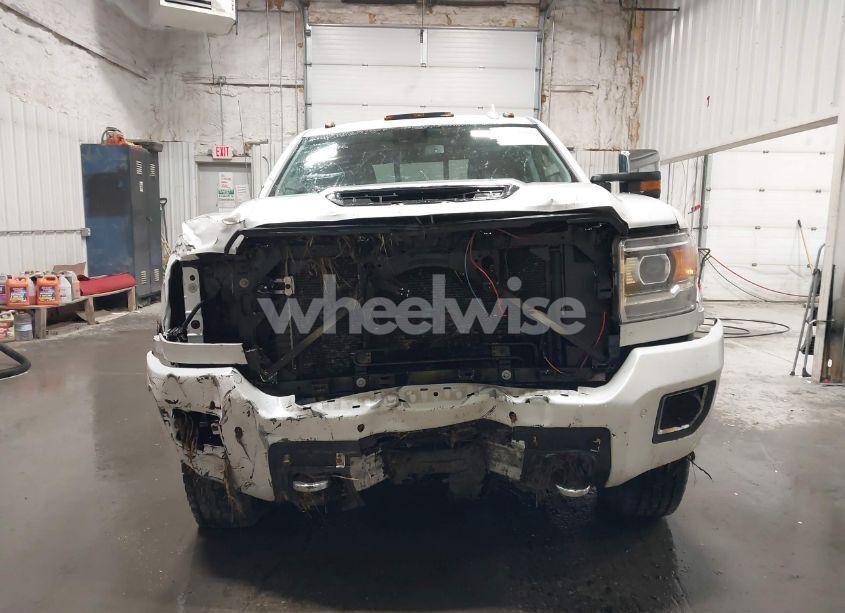 Photo 12 of 2018 Gmc Sierra 2500HD DENALI (VIN 1GT12UEY7JF209500)