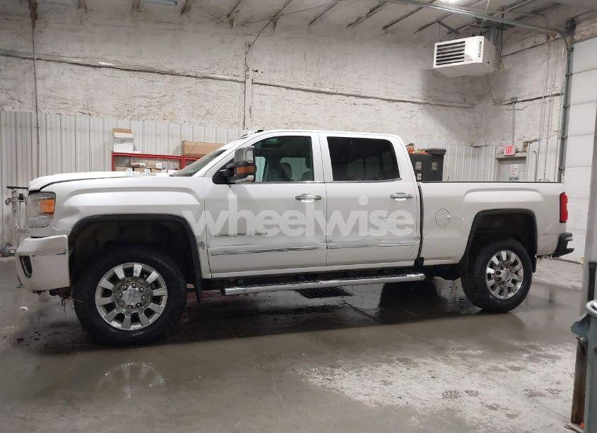Photo 14 of 2018 Gmc Sierra 2500HD DENALI (VIN 1GT12UEY7JF209500)