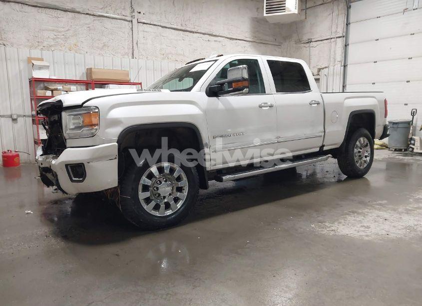 Photo 2 of 2018 Gmc Sierra 2500HD DENALI (VIN 1GT12UEY7JF209500)