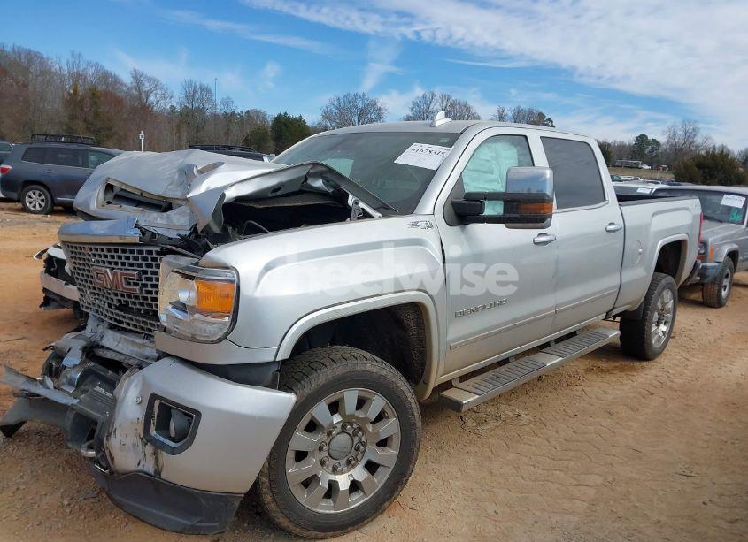Photo 14 of 2017 Gmc Sierra 2500HD DENALI (VIN 1GT12UEY8HF216479)