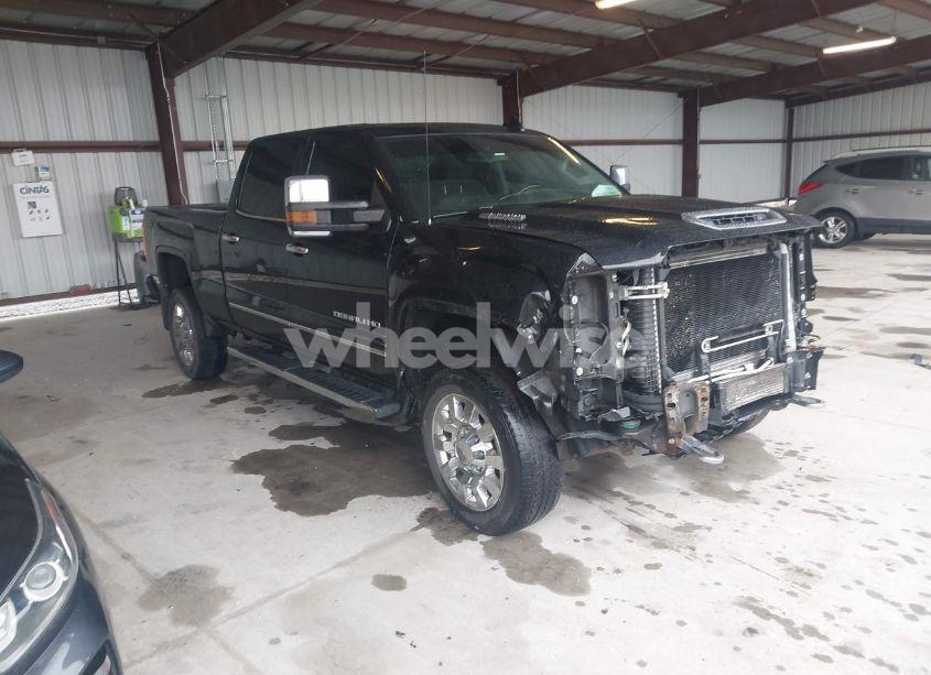 2017 Gmc Sierra 2500HD DENALI (VIN 1GT12UEY8HF222623) main photo