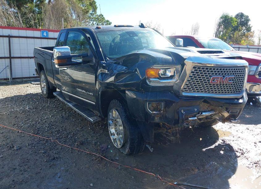 2017 Gmc Sierra 2500HD DENALI (VIN 1GT12UEY9HF190989) main photo