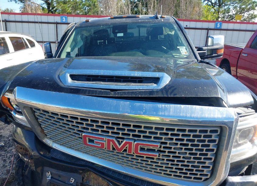 Photo 10 of 2017 Gmc Sierra 2500HD DENALI (VIN 1GT12UEY9HF190989)