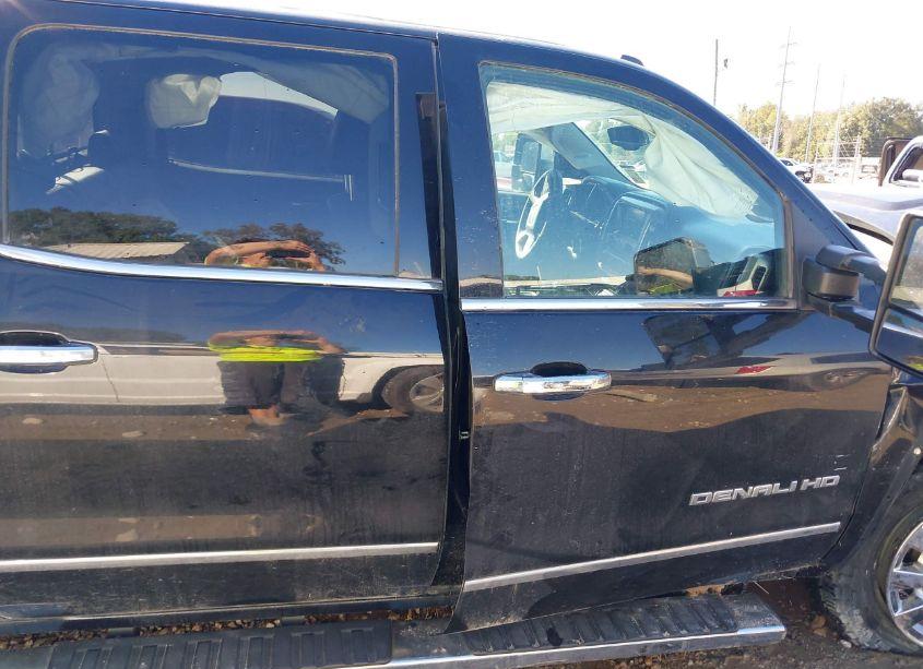 Photo 13 of 2017 Gmc Sierra 2500HD DENALI (VIN 1GT12UEY9HF190989)