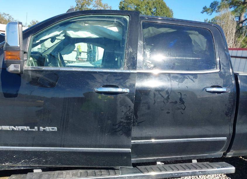 Photo 14 of 2017 Gmc Sierra 2500HD DENALI (VIN 1GT12UEY9HF190989)