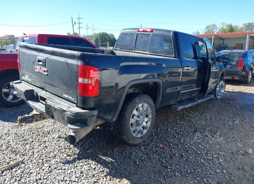 Photo 4 of 2017 Gmc Sierra 2500HD DENALI (VIN 1GT12UEY9HF190989)
