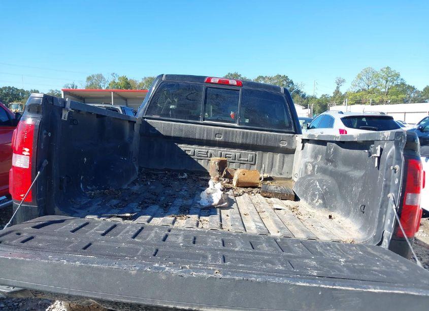Photo 8 of 2017 Gmc Sierra 2500HD DENALI (VIN 1GT12UEY9HF190989)