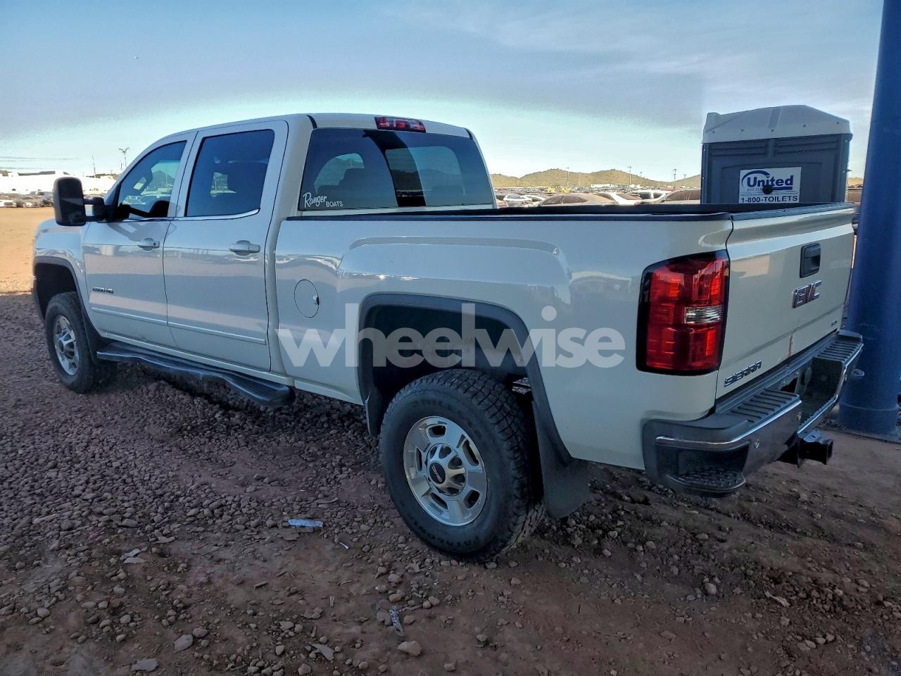 Photo 2 of 2015 GMC SIERRA K2500 SLE (VIN 1GT12YE82FF164884)