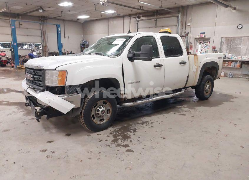 Photo 2 of 2011 Gmc Sierra 2500HD WORK TRUCK (VIN 1GT12ZCG9BF135294)