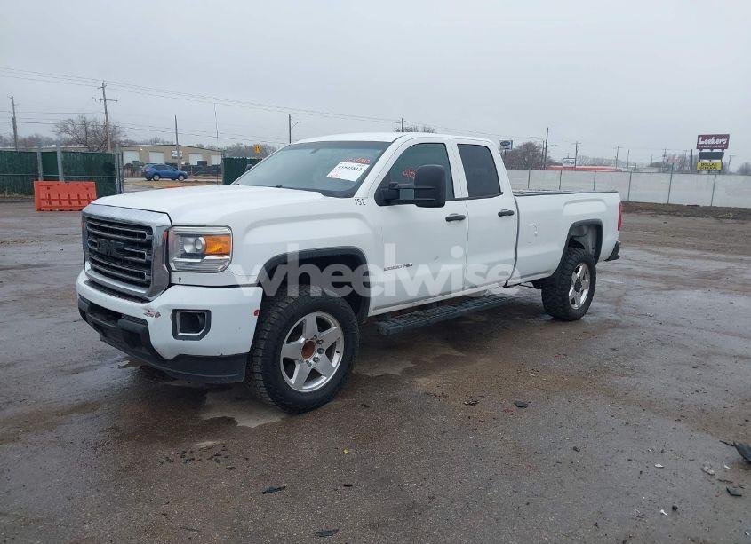 Photo 2 of 2015 Gmc Sierra 2500HD (VIN 1GT21XEG8FZ128334)
