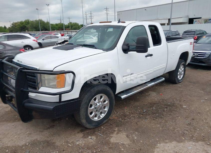 Photo 2 of 2011 Gmc Sierra 2500HD SLE (VIN 1GT220C85BZ457275)
