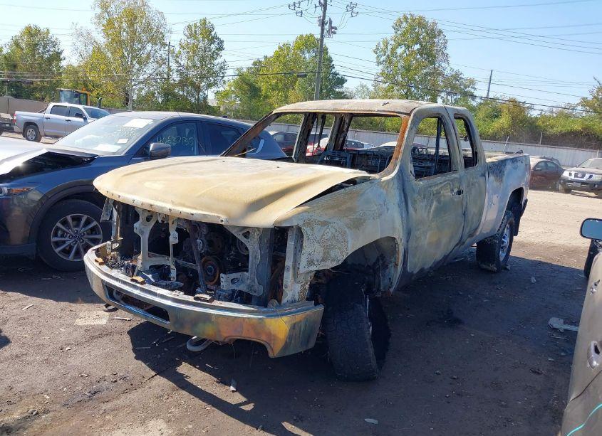 Photo 2 of 2013 Gmc Sierra 2500HD SLE (VIN 1GT220C89DZ239908)