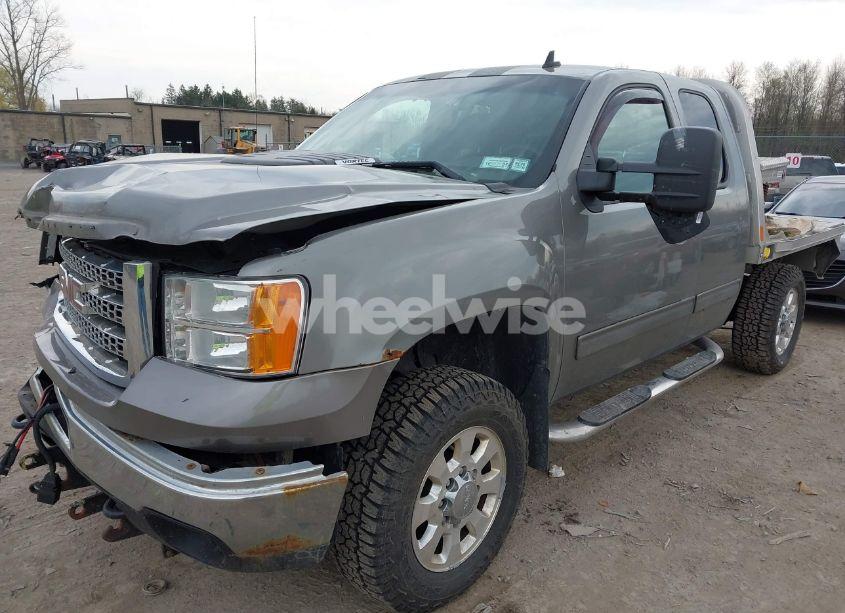 Photo 2 of 2013 Gmc Sierra 2500HD SLE (VIN 1GT220CG6DZ361701)