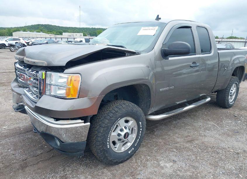 Photo 2 of 2013 Gmc Sierra 2500HD SLE (VIN 1GT220CGXDZ250939)
