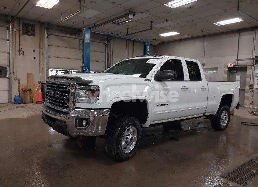 Photo 2 of 2018 Gmc Sierra 2500HD SLE (VIN 1GT22SEG0JZ334319)