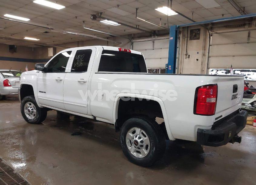 Photo 3 of 2018 Gmc Sierra 2500HD SLE (VIN 1GT22SEG0JZ334319)