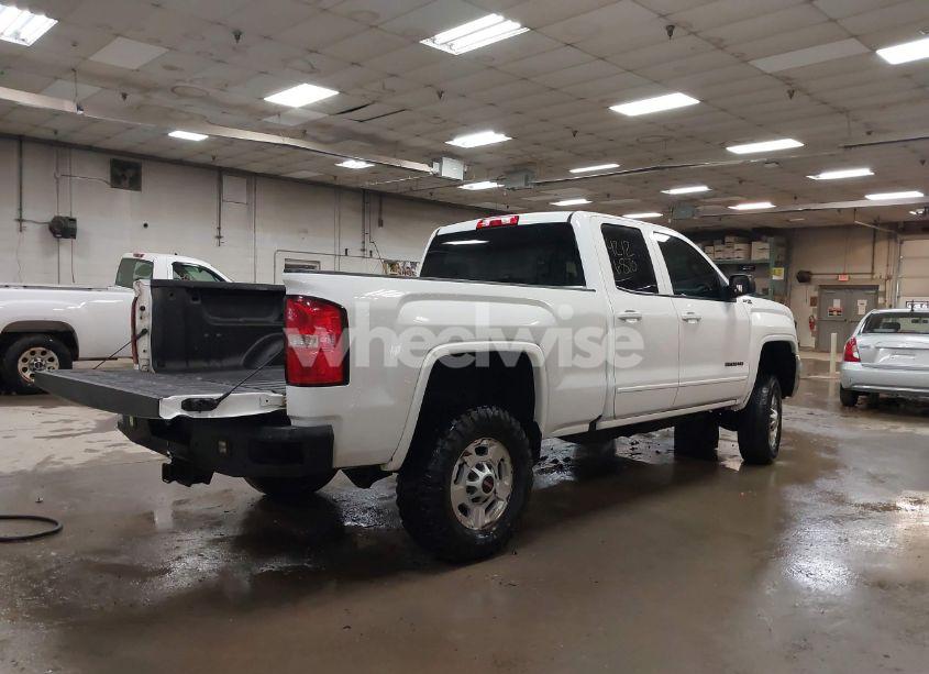 Photo 4 of 2018 Gmc Sierra 2500HD SLE (VIN 1GT22SEG0JZ334319)