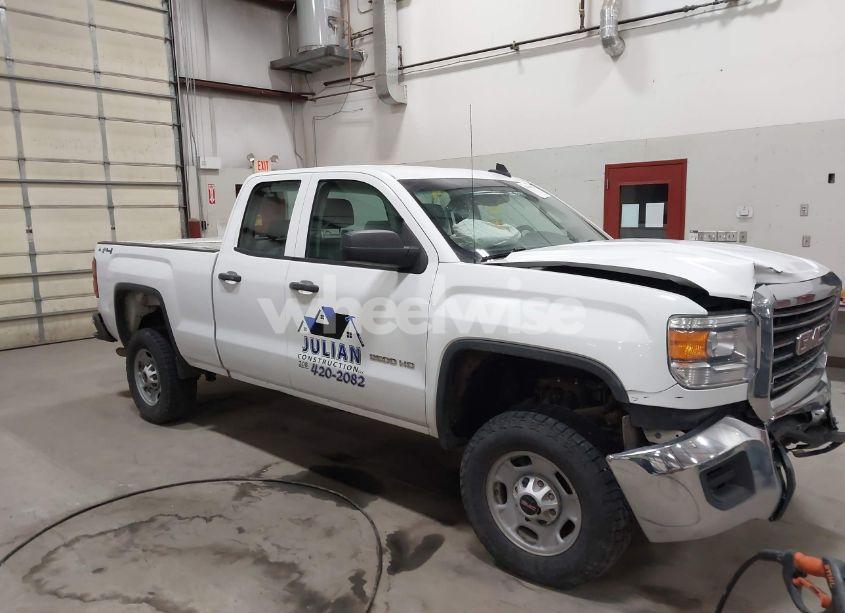 2015 Gmc Sierra 2500HD (VIN 1GT22XEG0FZ549624) main photo