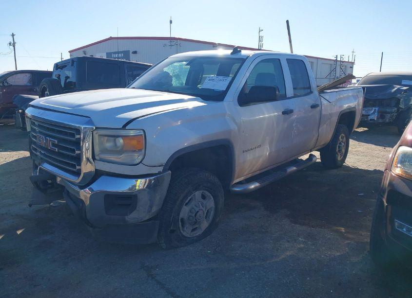 Photo 2 of 2015 Gmc Sierra 2500HD (VIN 1GT22XEG4FZ543759)
