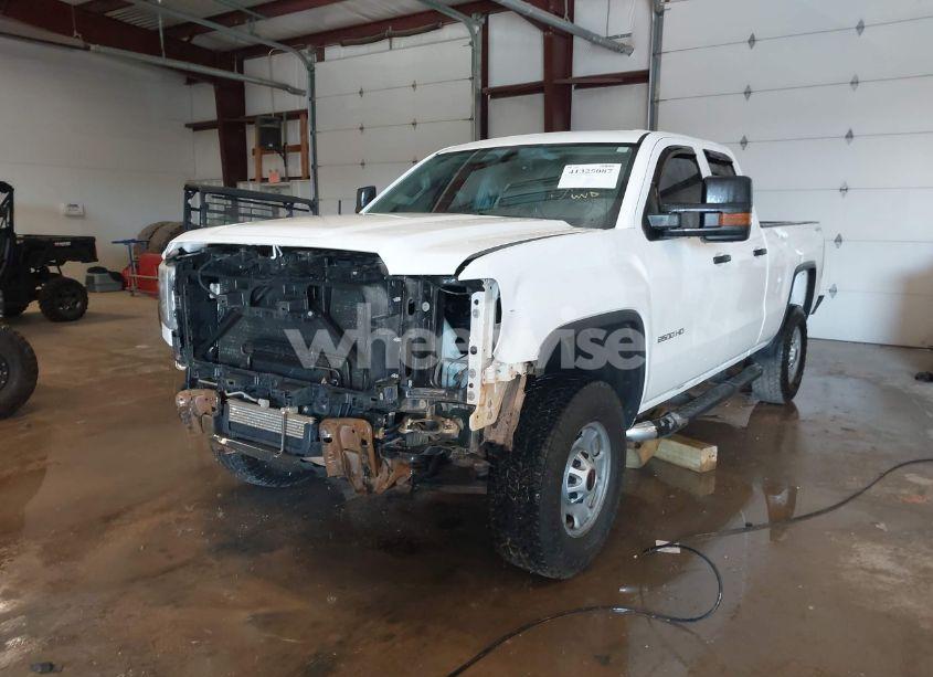 Photo 2 of 2015 Gmc Sierra 2500HD (VIN 1GT22XEGXFZ527890)