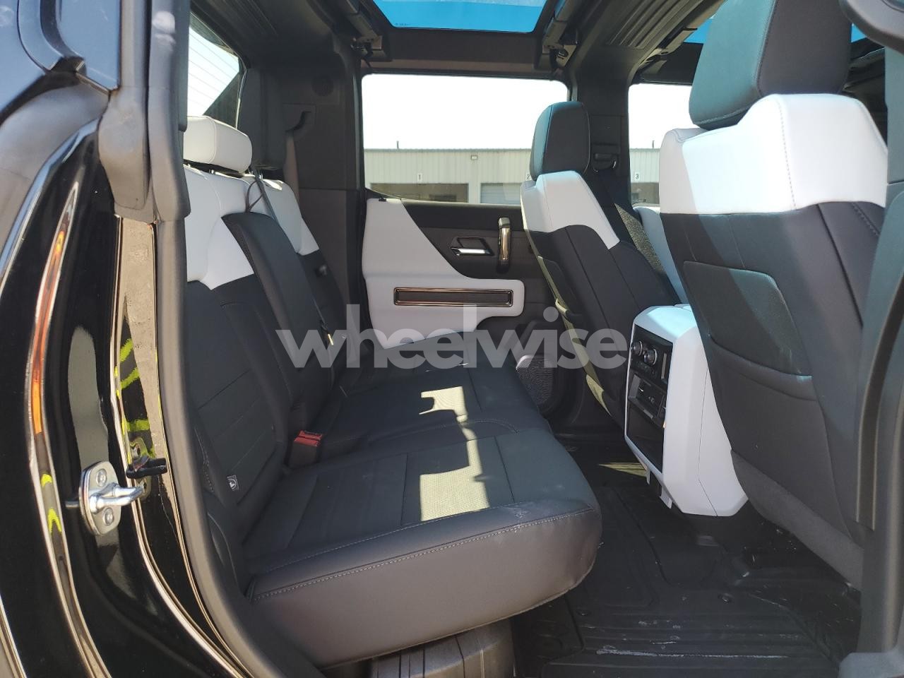 Photo 10 of 2025 GMC HUMMER PICKUP 2X (VIN 1GT40BDD6SU118169)