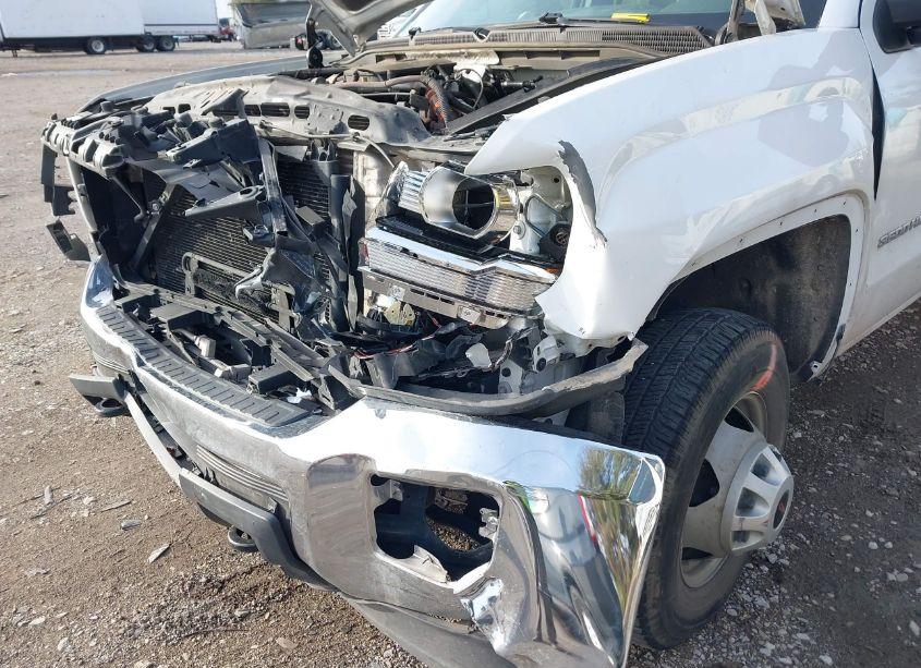 Photo 11 of 2015 Gmc Sierra 3500HD (VIN 1GT411C81FF543921)