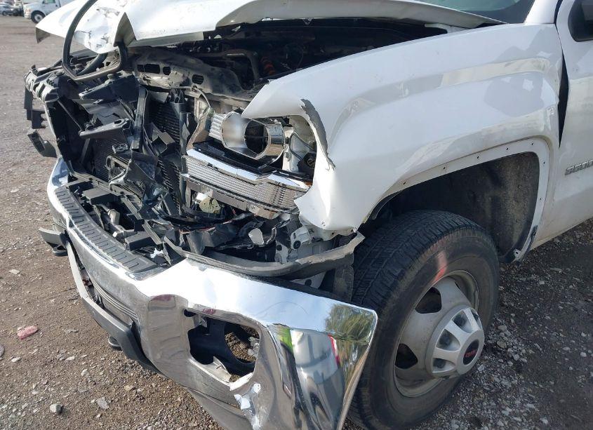 Photo 18 of 2015 Gmc Sierra 3500HD (VIN 1GT411C81FF543921)