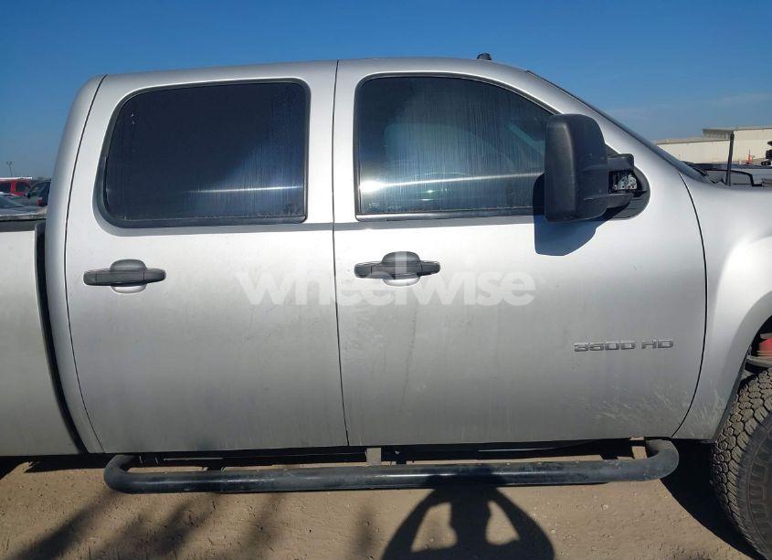 Photo 13 of 2011 Gmc Sierra 3500HD SLE (VIN 1GT423C80BF117723)